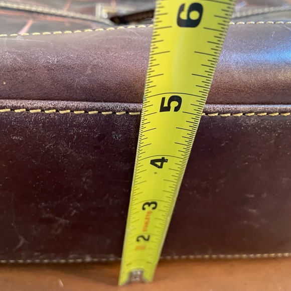 Dooney and Bourke Vintage 🎉HP🎉 GUC top zip shoulder hand bag in brown leather - Picture 15 of 15